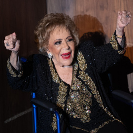 Fotografía de archivo de la actriz mexicana Silvia Pinal, durante un homenaje en el Palacio de Bellas Artes, en Ciudad de México (México).