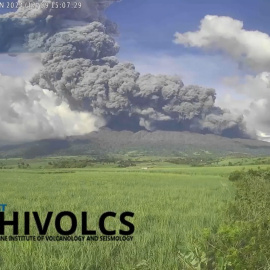 El volcán Kanlaon entra en erupción en Filipinas entre órdenes de evacuación