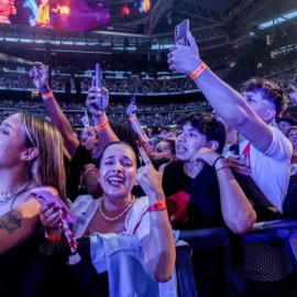 Imagen de archivo del público durante un concierto de Duki en el Bernabéu. — Ricardo Rubio / Europa Press