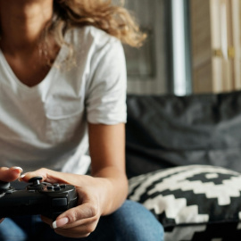 Las chicas se abren camino en el sector de los videojuegos. Foto de Tima Miroshnichenko/ Pexels