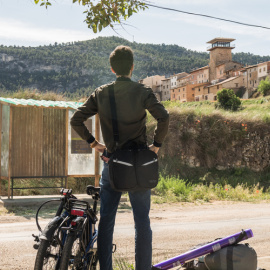 Quique, el protagonista de la película 'Un hipster en la España vacía'. (Fuente: Prime Video)