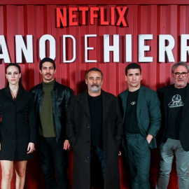 Equipo de 'Mano de Hierro' en el preestreno de la serie en Barcelona. Foto: Netflix.