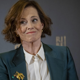  La actriz estadounidense Sigourney Weaver ofrece una rueda de prensa este viernes en Valladolid con motivo del premio Goya Internacional que recibirá mañana, sábado, en la gala de la 38 edición de los premios del cine español. Foto: R. Gar