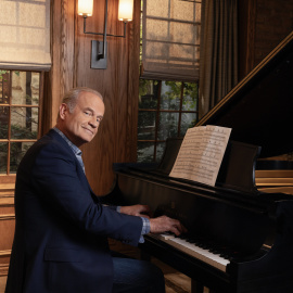 Kelsey Grammer retoma el papel protagonista en la nueva serie de 'Frasier'. Foto: SkyShowtime.