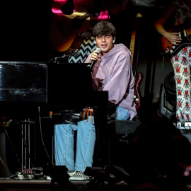 Íñigo Quintero, durante su debut en directo en el Concierto Cadena 100 Por Ellas. Foto: Europa Press