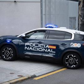 (Foto de ARCHIVO)Un coche de la Policía Nacional llega a la Ciudad de la Justicia de Vigo, a 8 de abril de 2024, en Vigo, Pontevedra, Galicia (España). La Policía Nacional detuvo ayer, 7 de abril, a un hombre de 57 años por asesinar presuntamente a un hombre a tiros la noche del sábado 6 de abril en el barrio vigués de Coia.Adrián Irago / Europa Press08 ABRIL 2024;CRIMEN;DETENIDO;JUSTICIA;;PIXELADA08/4/2024