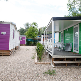 Bungalows en un camping de Madrid.