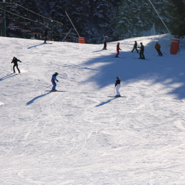 Esquiadors a la Molina aquest dissabte, inici de temporada.