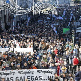 Imagen de la manifestación en Santiago del 15 de diciembre de 2024, convocada por las plataformas Ulloa Viva y En Defensa da Ría de Arousa contra la instalación de una planta de microcelulosa en Palas (Lugo), impulsada por Greenfiber, filial de la portuguesa Altri y la gallega Greenalia