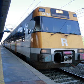 El tren inaugural de la nova línia RL4 entre Lleida i Terrassa a la seva sortida a la capital del Segrià.