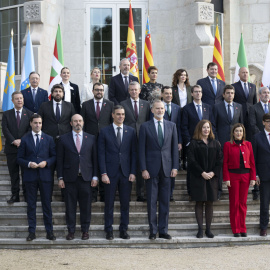 El rey Felipe VI, el presidente del Gobierno, Pedro Sánchez y todos los presidentes autonómicos, la mayoría del PP, el pasado viernes en Santander.