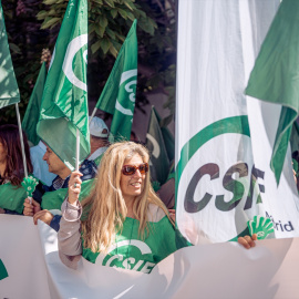 Manifestantes durante una concentración convocada por CSIF