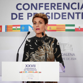 Imagen de archivo de la presidenta de Navarra, María Chivite, en una rueda de prensa durante la XXVII Conferencia de Presidentes, en el Palacio de la Magdalena, en Santander, Cantabria (España).