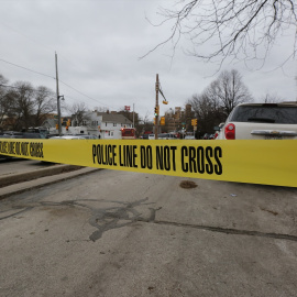 Cordón policial durante un tiroteo que tuvo lugar en Wisconsin (EEUU).