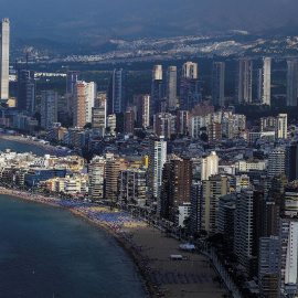 Edificios del paseo marítimo de la playa deLevante, en Benidorm, el 7 de junio de 2022