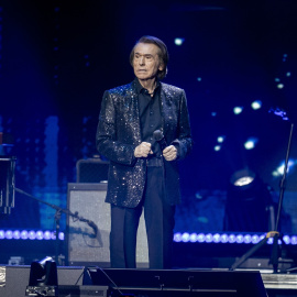 El cantante Raphael actúa durante el concierto solidario ‘Música desde el corazón’, en el WiZink Center, a 24 de noviembre de 2024, en Madrid (España). Imagen de archivo.