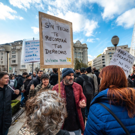 Foto de archivo de decenas de personas durante una manifestación por el derecho a la vivienda en Bilbao