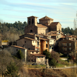 El poble de Sant Jaume de Frontanyà amb la seva joia del romànic