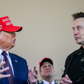 Foto de archivo del presidente electo Donald Trump y Elon Musk, dueño de Tesla.