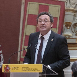 (Foto de ARCHIVO)El fiscal general del Estado, Álvaro García Ortiz, interviene durante el acto de entrega de Despachos a las 62ª Promoción de la Carrera Fiscal, en el paraninfo de la Universidad Complutense, a 17 de diciembre de 2024, en Madrid (España). La oposición para el ingreso en las Carreras Judicial y Fiscal es conjunta y tras superar las pruebas teóricas, los aspirantes eligen el ingreso en una u otra carrera. Quienes eligen la Carrera Fiscal deben superar en el Centro de Estudios Jurídicos un curso de formación, produciéndose tras ello el ingreso en la Carrera Fiscal con el correspondiente juramento y toma de posesión de la plaza de destino.Alberto Ortega / Europa Press17 DICIEMBRE 2024;MONARQUÍA;REY;CARRERA FISCAL17/12/2024