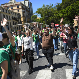 Detalle de la huelga de los profesores por los recortes económicos en la educación pública de la Junta de Andalucía, a 14 de mayo de 2024 en Málaga (Andalucía, España).