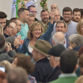 La ministra de Educación, Formación Profesional y Deportes, Pilar Alegría (c), durante el acto en su pueblo, La Zaida (Zaragoza), del 21 de diciembre de 2024