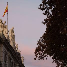 En la imagen, detalle del grupo escultórico de la fachada principal del Tribunal Supremo en una imagen reciente.