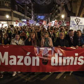 Cientos de personas durante una manifestación contra el presidente de la Generalitat Valenciana, Carlos Mazón, en el centro de Valencia