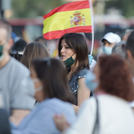 La publicista Cristina Seguí durante una concentración contra la gestión de Pedro Sánchez y Pablo Iglesias en la pandemia en el Paseo de la Alameda de Valencia (España) el 18 de mayo de 2020.