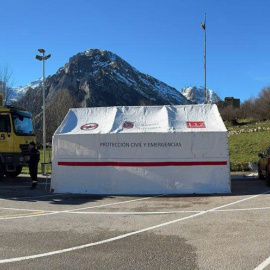 Imagen del puesto avanzado montado en Sotre, en los Picos de Europa, durante la búsqueda del montañero leonés, a 26 de diciembre de 2024.