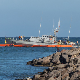 La patrullera de la Marina Real de Marruecos está encallada en aguas de Melilla, a 27 de diciembre del 2024.