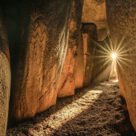 Solsticio de invierno en la cámara funeraria de Newgrange