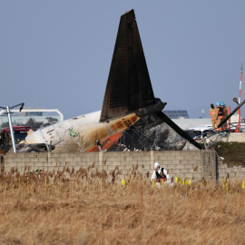 Imagen del accidente del avión de Jeju Air en el aeropuerto de Muan, en Corea del Sur.