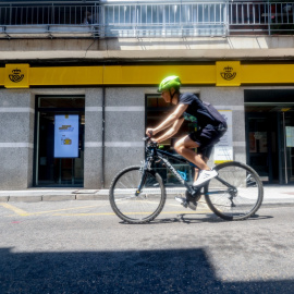 Fachada de una oficina de Correos, a 6 de agosto de 2024, en Madrid.