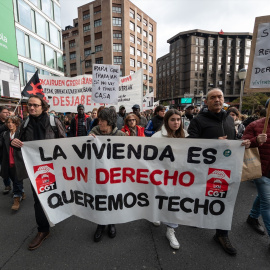 Foto de archivo de una manifestación por el derecho a la vivienda en Euskadi.