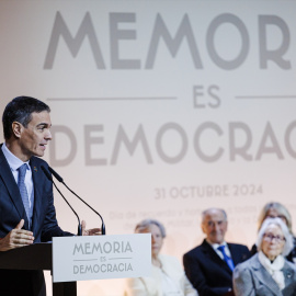 El presidente del Gobierno, Pedro Sánchez, preside el acto con motivo de la celebración del ‘Día de Recuerdo y Homenaje a todas las víctimas del golpe militar, la Guerra y la Dictadura’, en el Auditorio Nacional de Música.