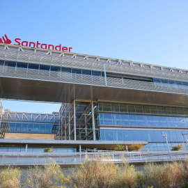 Uno de los edificios de la Ciudad Financiera del Banco Santander, en la localidad madrileña de Boadilla del Monte.