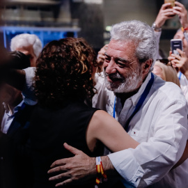 El jefe de Gabinete de Ayuso, Miguel Ángel Rodríguez, junto a la presidenta madrileña durante un acto.