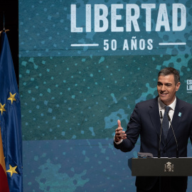 El presidente del Gobierno, Pedro Sánchez, interviene durante el acto 'España en Libertad', en el Auditorio del Museo Nacional Centro de Arte Reina Sofía,