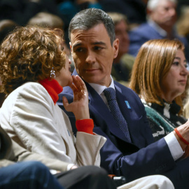 Pedro Sánchez y María Jesús Montero, en Madrid, este miércoles.