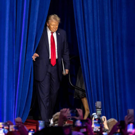 Donald Trump aparece en el Centro de Convenciones del Condado de Palm Beach.