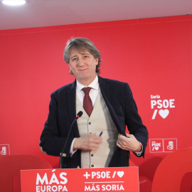 El secretario provincial del PSOE y alcalde de Soria, Carlos Martínez, durante una rueda de prensa, en la sede de Soria, a 8 de enero de 2025.