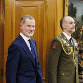 El Rey Felipe VI a su llegada a una audiencia en el Palacio de La Zarzuela, a 25 de noviembre de 2024, en Madrid.