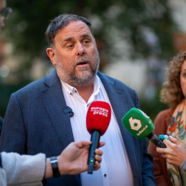 El líder de ERC, Oriol Junqueras(c), durante lunas declaraciones a la prensa a 13 de diciembre de 2024, en Barcelona, Catalunya.