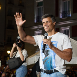 El opositor venezolano Leopoldo López interviene durante una nueva protesta contra Nicolás Maduro en Madrid.