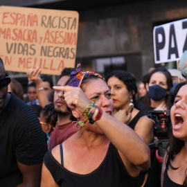 Varias personas durante una manifestación contra las políticas migratorias en Madrid. Imagen de archivo.