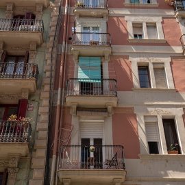 Fachada de un edificio de viviendas en Barcelona.