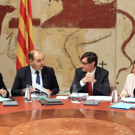 El president de la Generalitat, Salvador Illa, i els consellers Núria Parlon, Albert Dalmau i Alícia Romero en una reunió del Consell Executiu