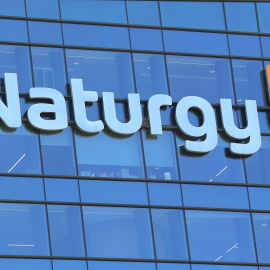 El logo de la energética Naturgy en su sede corporativa en Madrid.