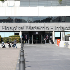 Imagen de archivo de la entrada al Hospital Materno-Infantil del Hospital La Paz, a 26 de marzo de 2020.